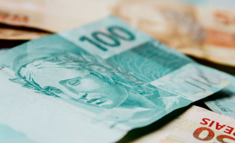 Conforme dados do levantamento do Serasa, são 73 milhões de pessoas endividadas no Brasil - Reprodução