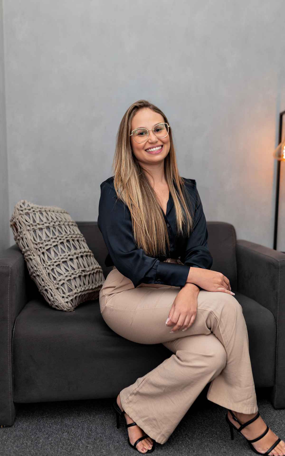 Para Thamiris Abdala dividir conta em parcelas e poupar essa valor mensalmente facilita quita&ccedil;&atilde;o de d&eacute;bitos - Divulga&ccedil;&atilde;o