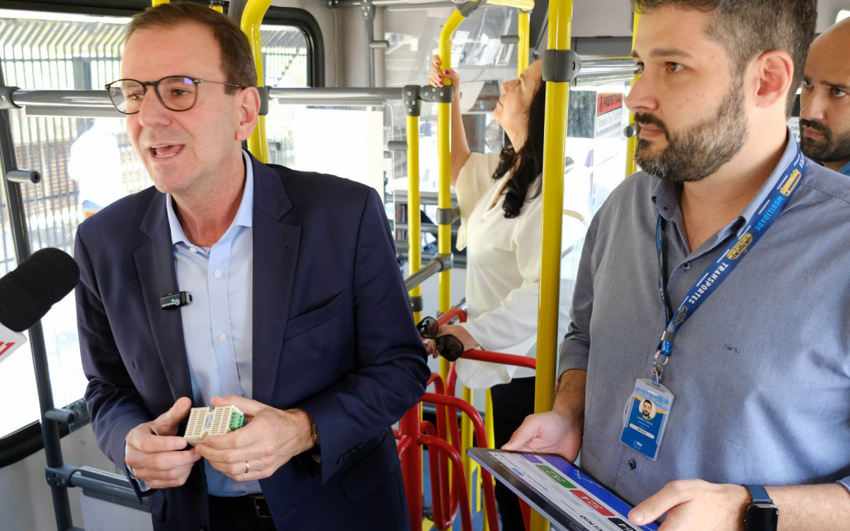 Prefeito Eduardo Paes apresenta novos sensores de ar-condicionado nos &ocirc;nibus do Rio, nesta ter&ccedil;a-feira (17)
