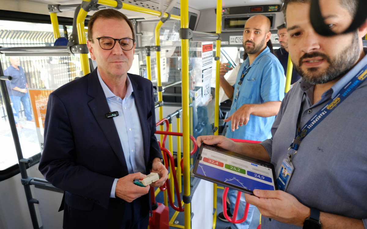Prefeito Eduardo Paes apresenta novos sensores de ar-condicionado nos &ocirc;nibus do Rio, nesta ter&ccedil;a-feira (17)