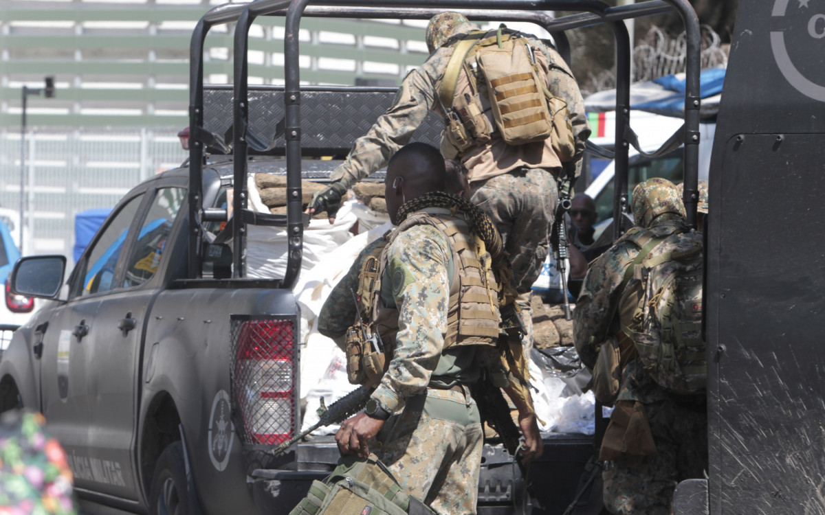 Operação policial na Rocinha, nesta terça-feira (17).