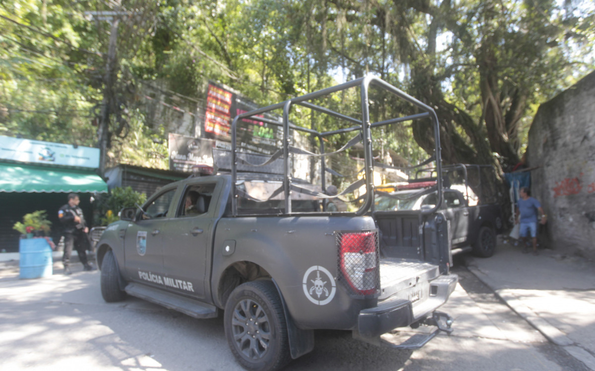 Operação policial na Rocinha, nesta terça-feira (17).