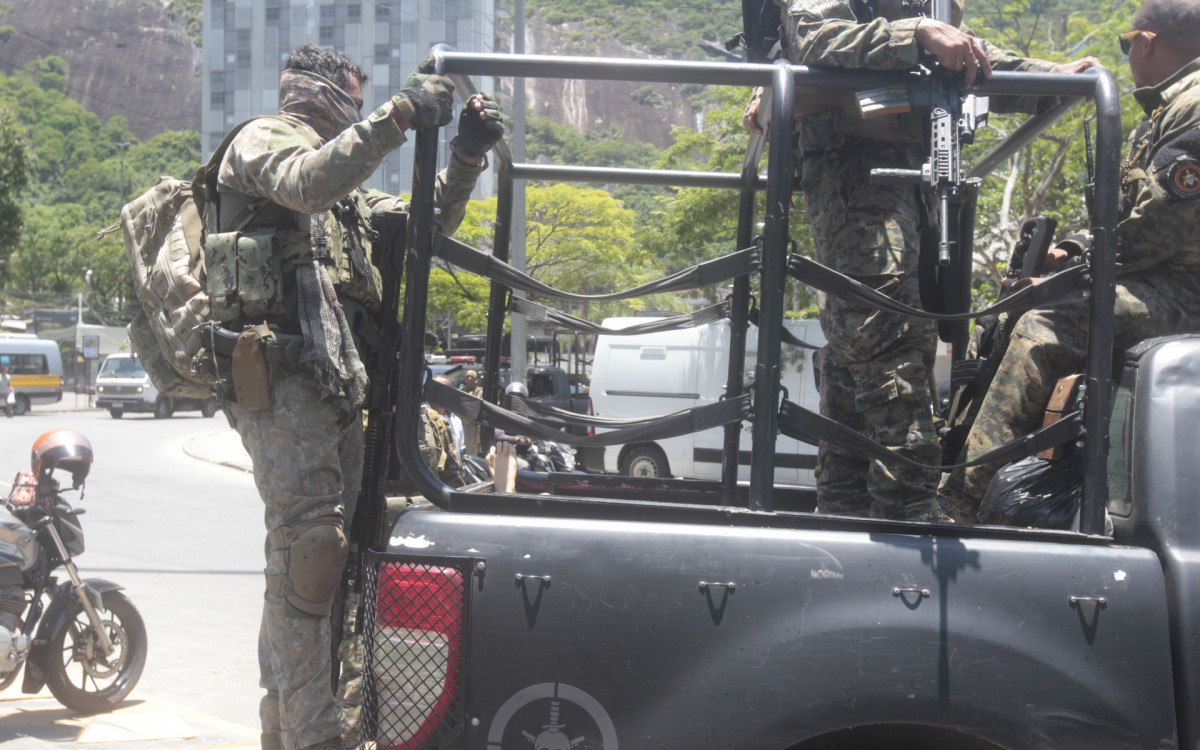 Policiais do Bope realizam megaoperação na Rocinha para prender traficantes de outros estados