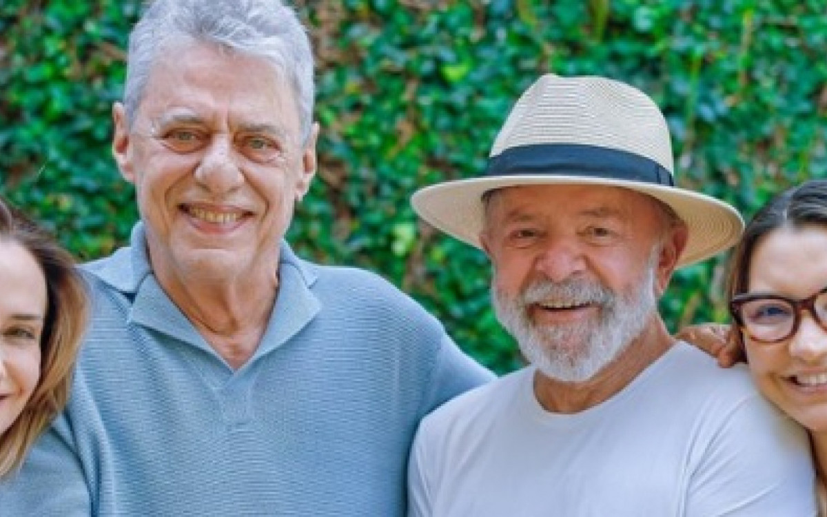 Lula e Janja recebem visita de Chico Buarque e Carol Proner em SP