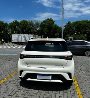 Para o universitário, o carro elétrico atende às demandas da rotina sem problema nenhum  - Divulgação