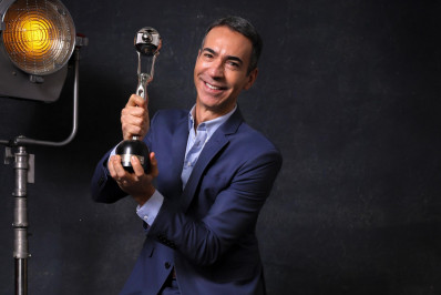 Famosos parabenizam César Tralli por assumir bancada do 'Jornal Nacional': 'Merece muito'