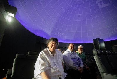 Prefeito Neto acompanha primeiros testes do Planetário de Volta Redonda