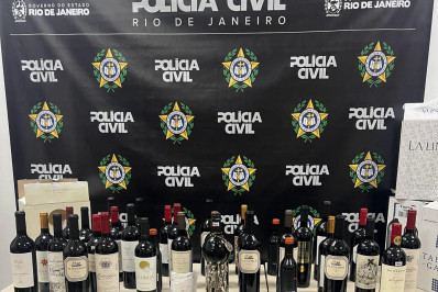 Polícia Civil apreende vinhos e bebidas ilegais no Mercado Municipal de Niterói