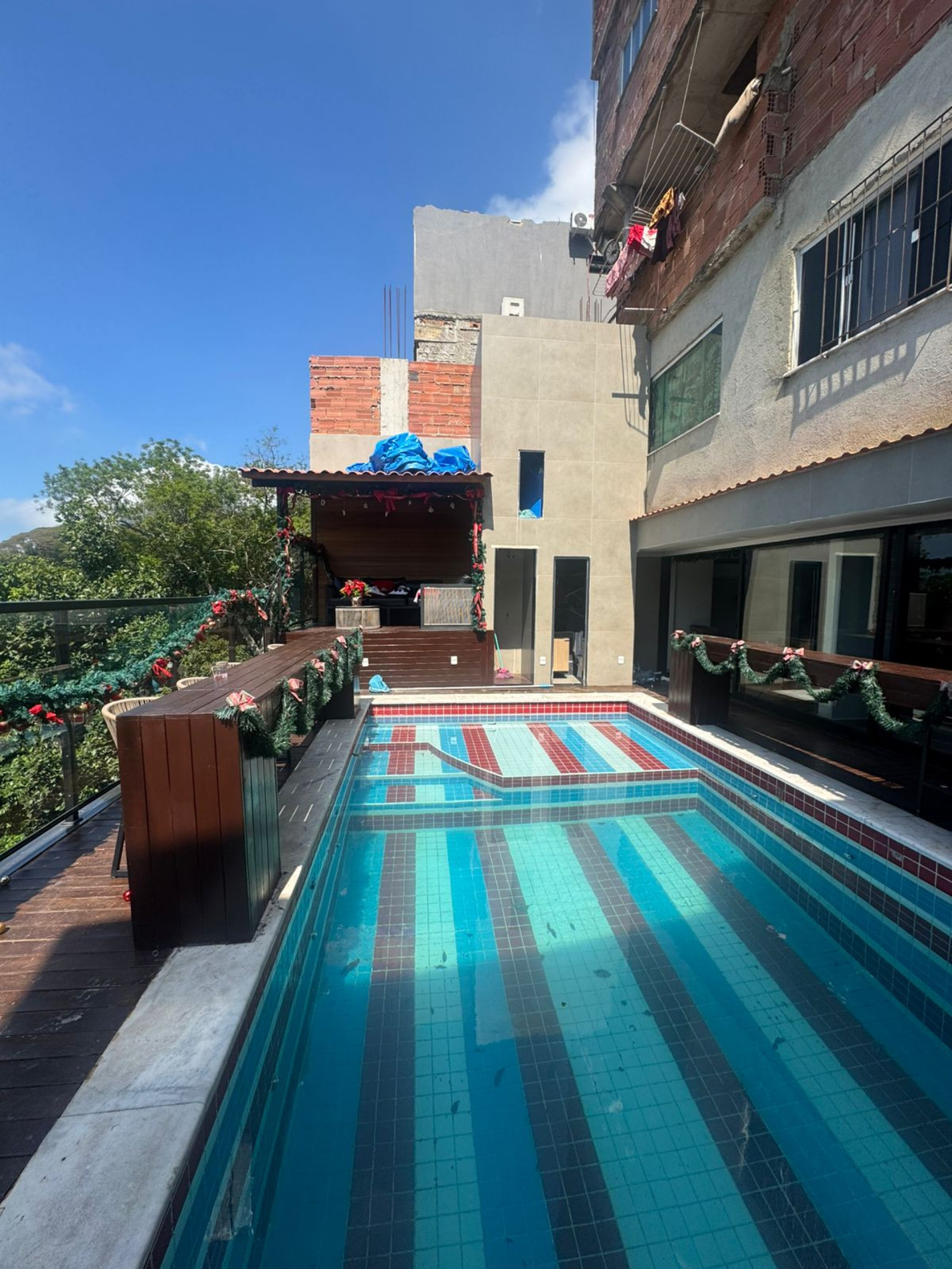 Casa do traficante Anastácio Paiva Pereira, o Doze, foi encontrada na Rocinha - Divulgação