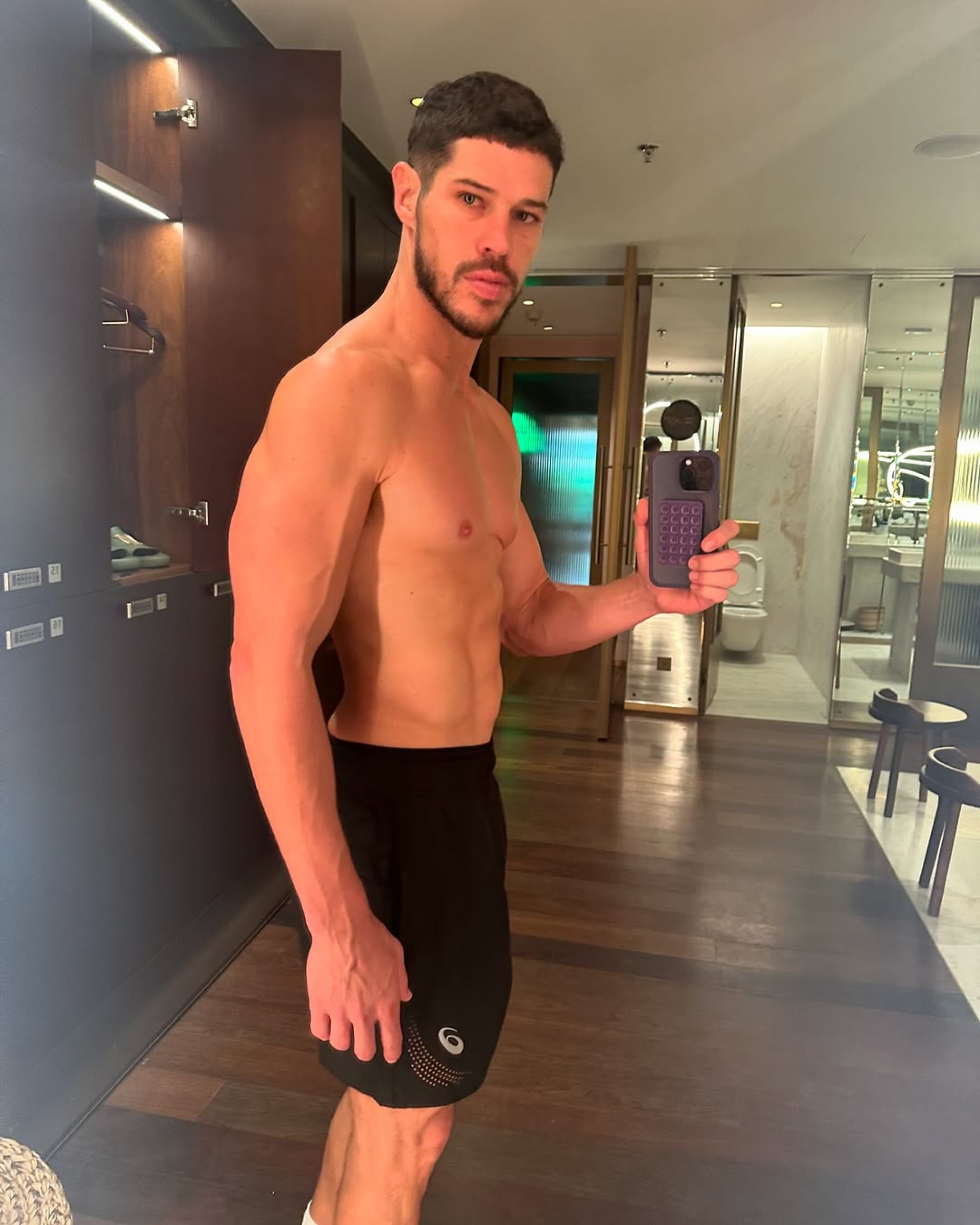 José Loreto exibe barriga definida após academia  - Reprodução / Instagram 