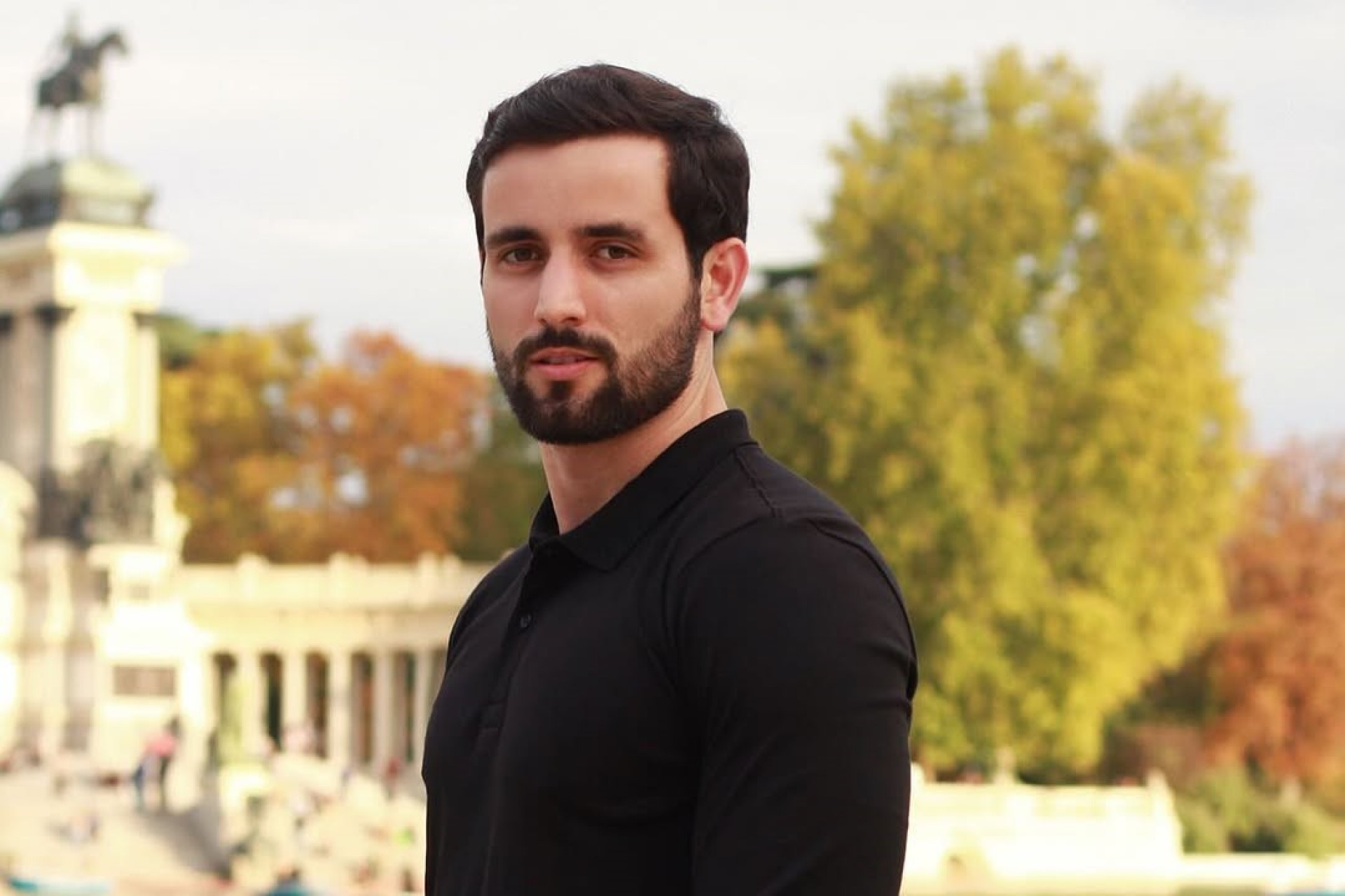 1 - Ap&oacute;s conquistar o segundo lugar no 'BBB 24', Matteus Amaral se viu dentro de uma grande pol&ecirc;mica. Segundo nota do Instituto Federal Farroupilha, o ex-participante do reality show teria ingressado na faculdade em 2014 por meio da Lei de Cotas ao se autodeclarar preto. Ele, ent&atilde;o, usou as redes sociais para se explicar: "A inscri&ccedil;&atilde;o foi realizada por um terceiro, que cometeu um erro ao selecionar a modalidade de cota racial sem meu consentimento ou conhecimento pr&eacute;vio" - Reprodu&ccedil;&atilde;o / Instagram