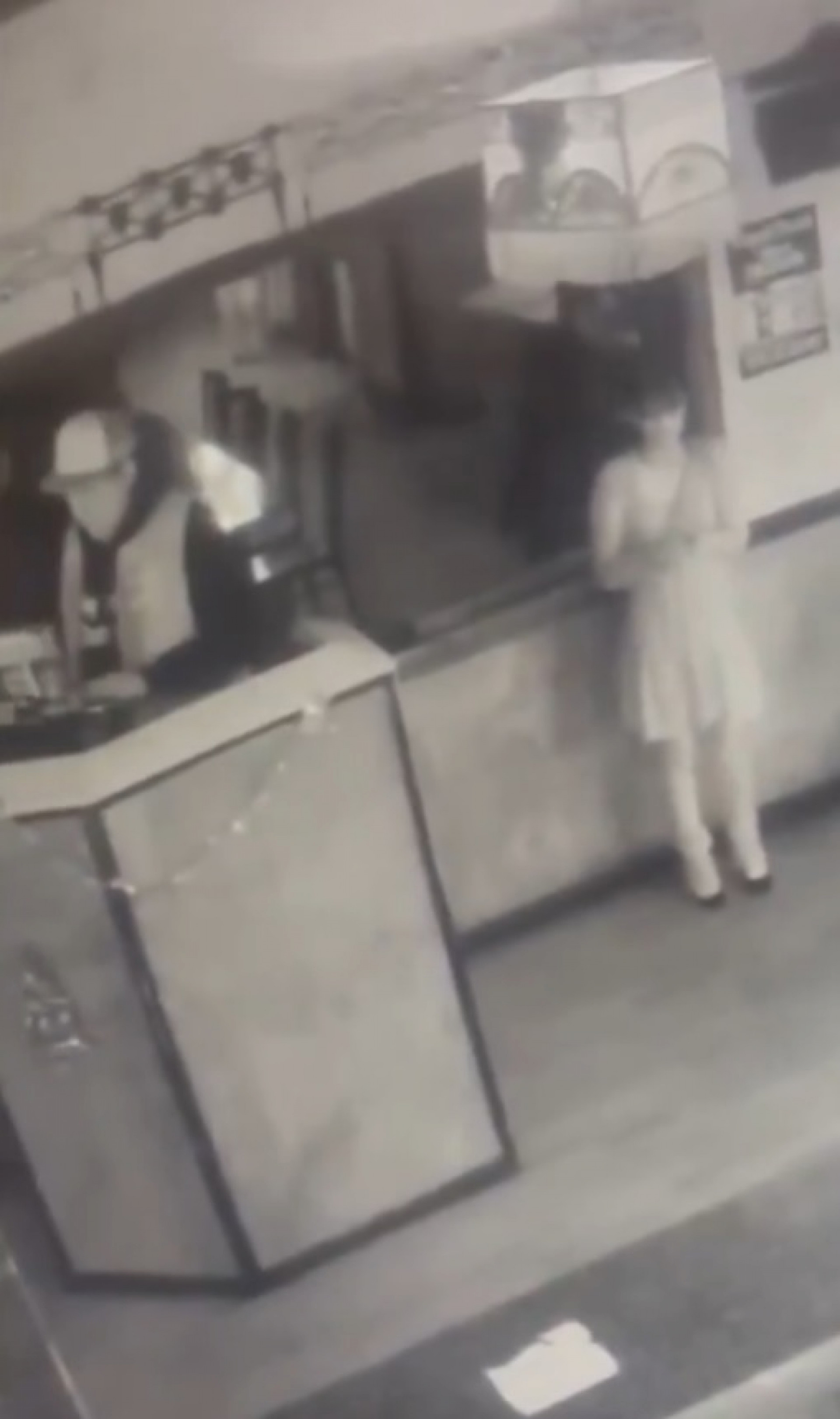 Câmeras de segurança registraram o momento do ataque - Reprodução / X