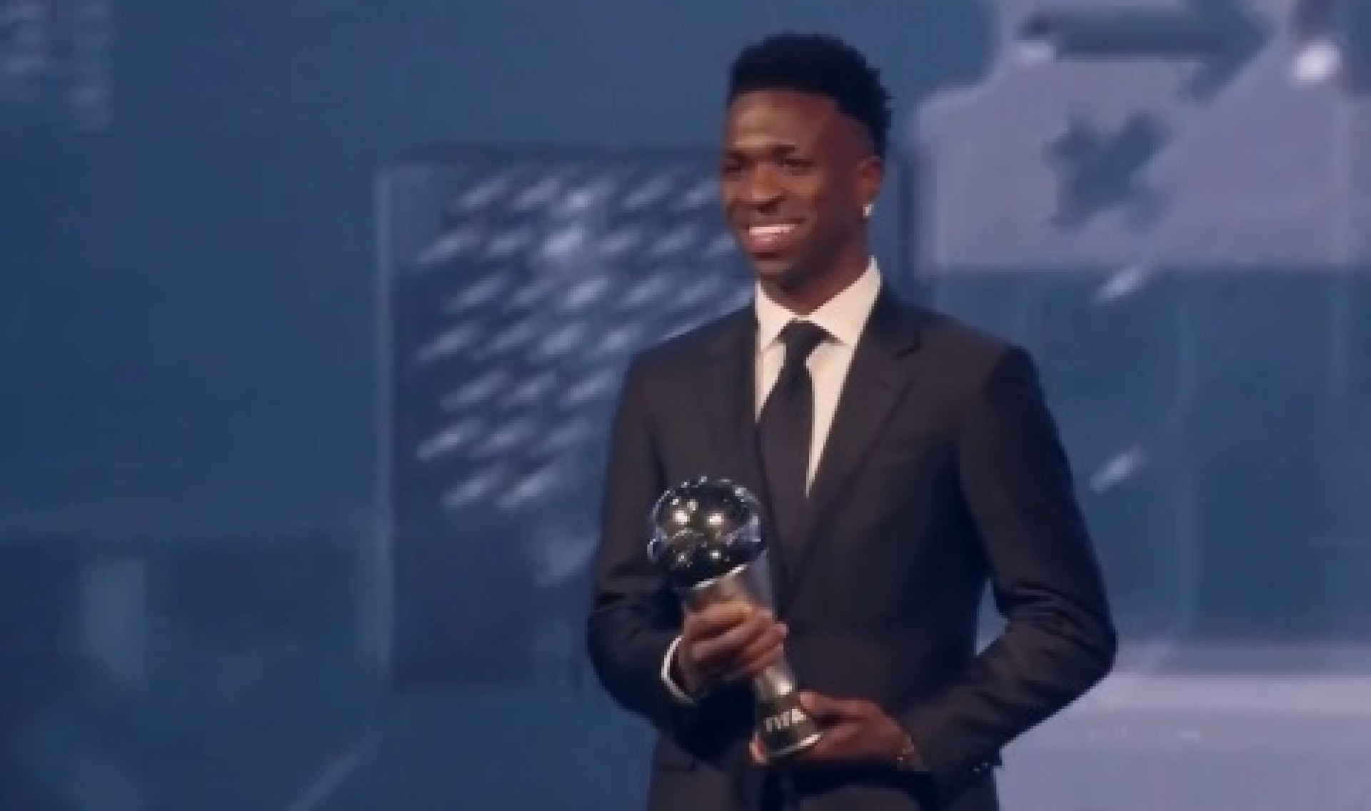 Vini Jr foi eleito o melhor jogador do mundo no Fifa The Best 2024 - Reprodução de Vídeo / X