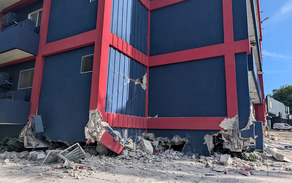 Diversos edifícios foram destruídos pelo terremoto - STR / AFP