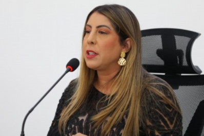 Carla Caputi fala de compromissos ao ser diplomada pelo juiz eleitoral