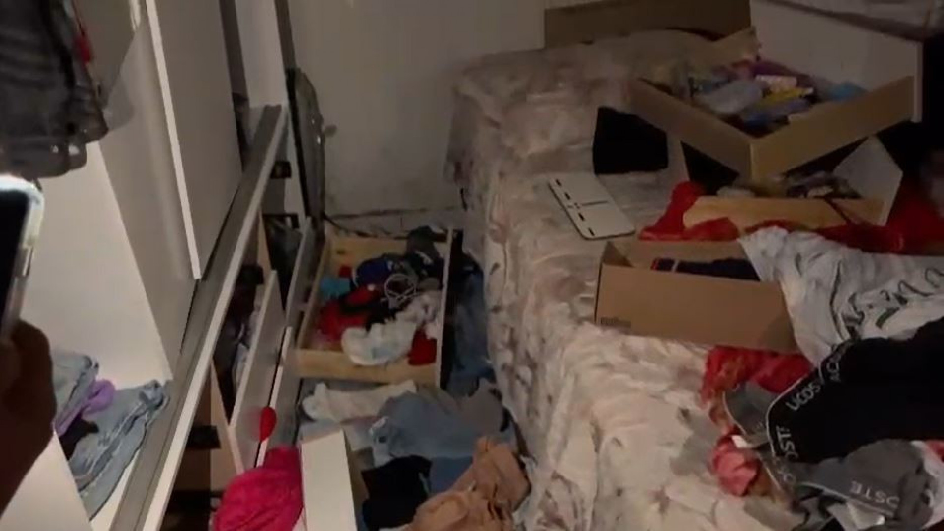 Casas reviradas durante operação na Rocinha - Reprodução