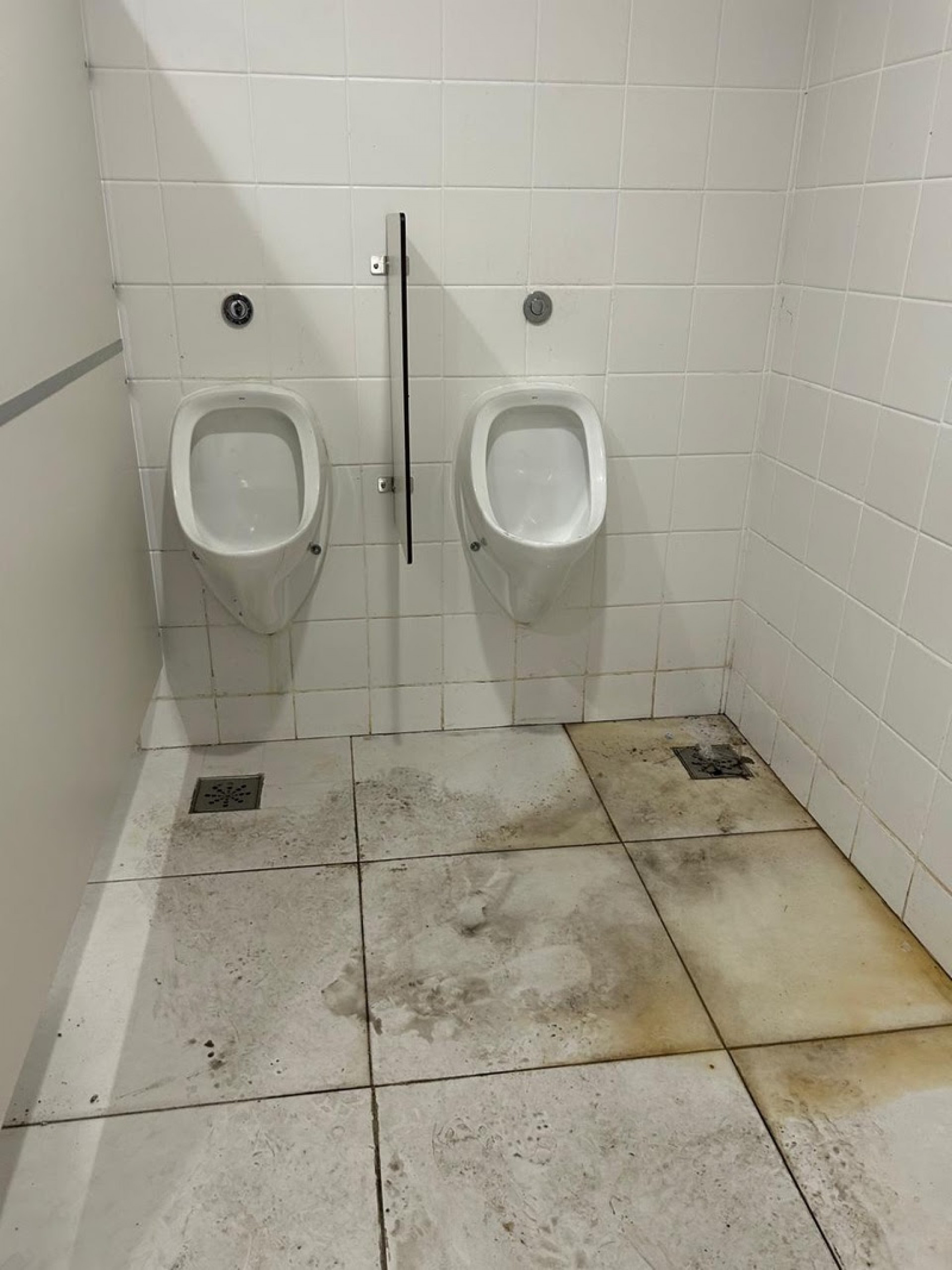 Funcionários foram encontrados dormindo em escritório de empresa durante o evento