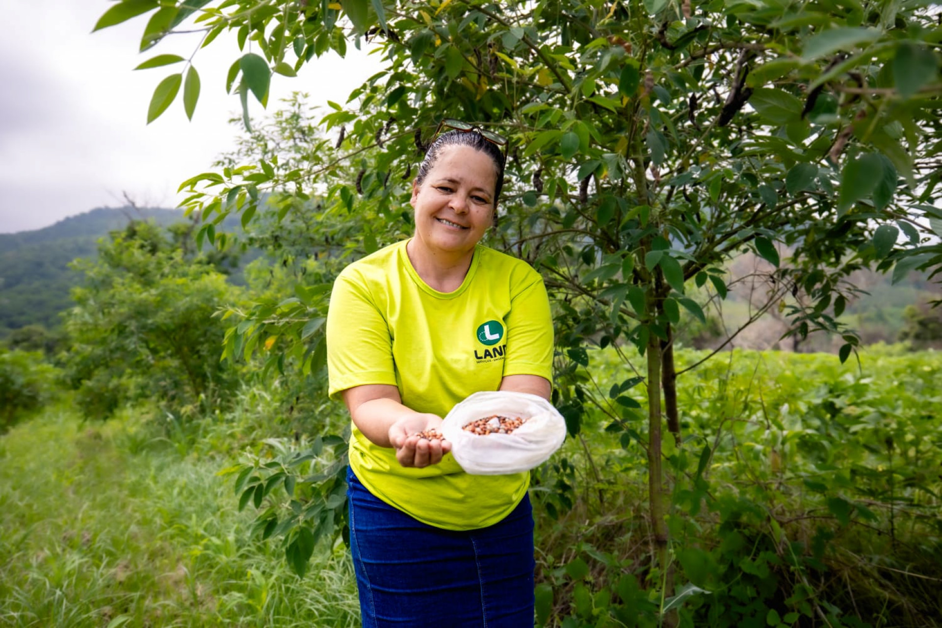Mulheres da área rural de Saquarema plantam feijão guandu - Divulgação/Prefeitura de Saquarema