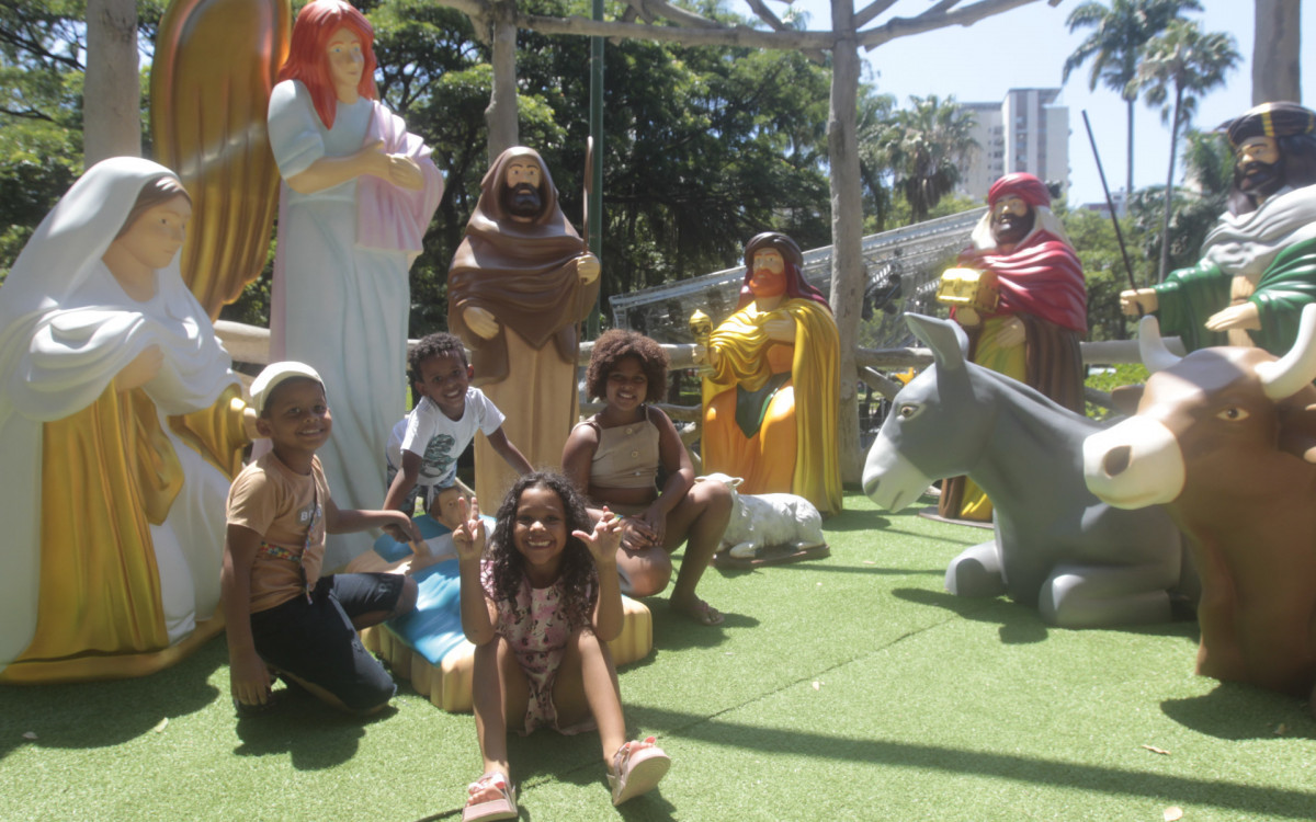 André Isaac, 5 anos, de boné a esquerda; as meninas Ana Coutinho e Maria Coutinho, 8 e 5 anos e Isaac Ferreira, de camisa branca, 3 anos.