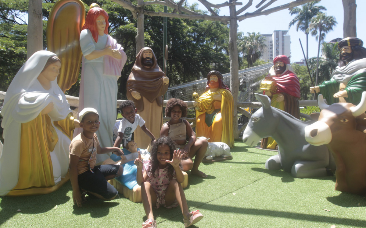 Andr&eacute; Isaac, de 5 anos, e os amigos Ana e Maria Coutinho, de 8 e 5, e Isaac Ferreira, de 3