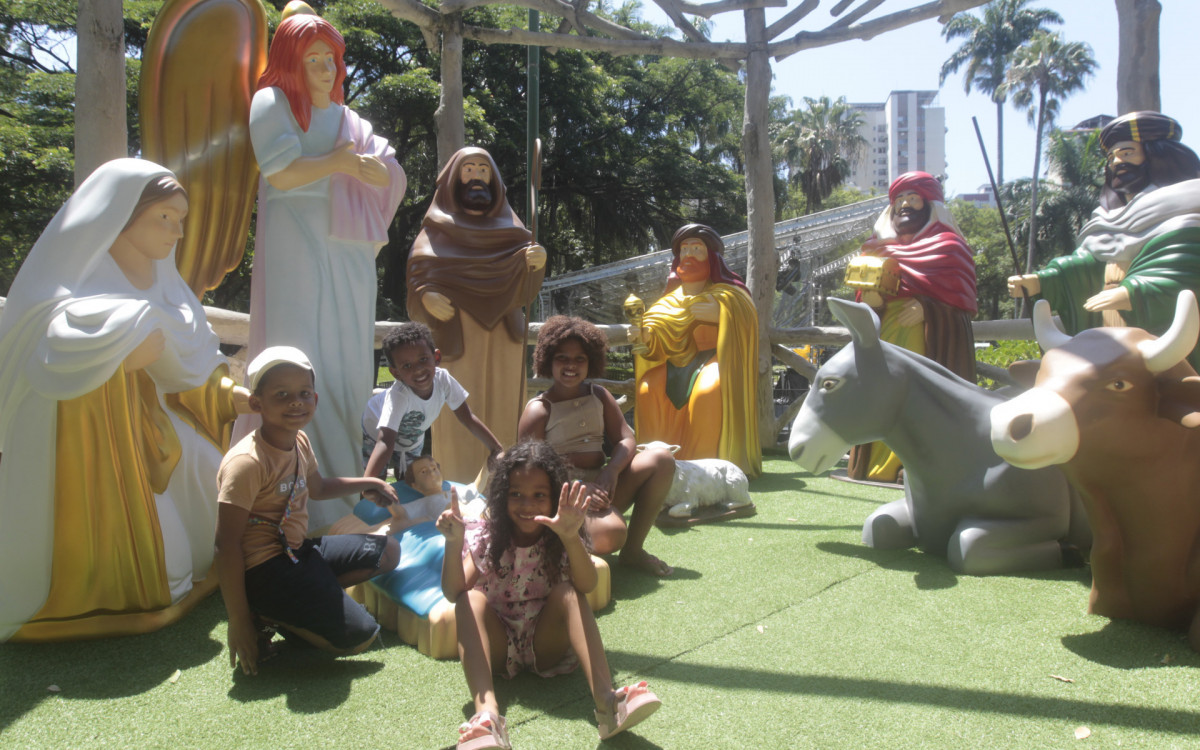 Andr&eacute; Isaac, de 5 anos, e os amigos Ana e Maria Coutinho, de 8 e 5, e Isaac Ferreira, de 3