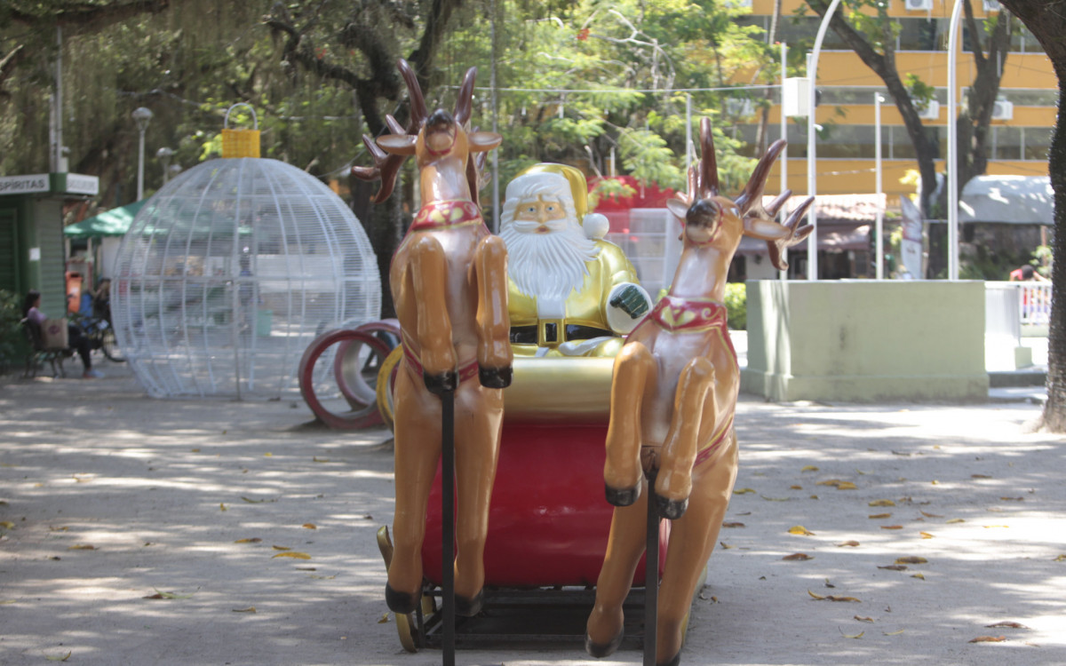 O espa&ccedil;o &eacute; decorado com as luzes e esculturas natalinas desde 2018 pela Prefeitura de Niter&oacute;i