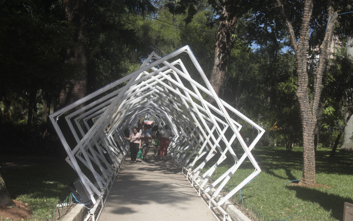 Enfeites de Natal encantam visitantes do Campo de S&atilde;o Bento, no Icara&iacute;, em Niter&oacute;i