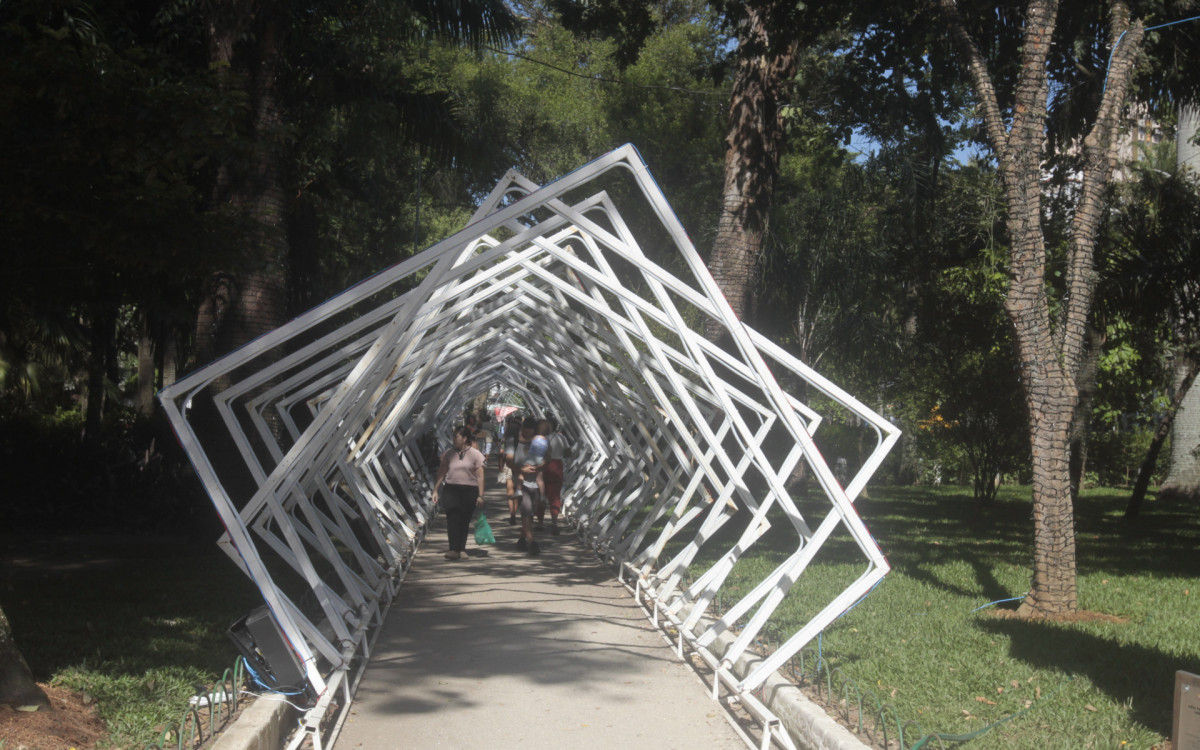 Enfeites de Natal encantam visitantes do Campo de S&atilde;o Bento, no Icara&iacute;, em Niter&oacute;i