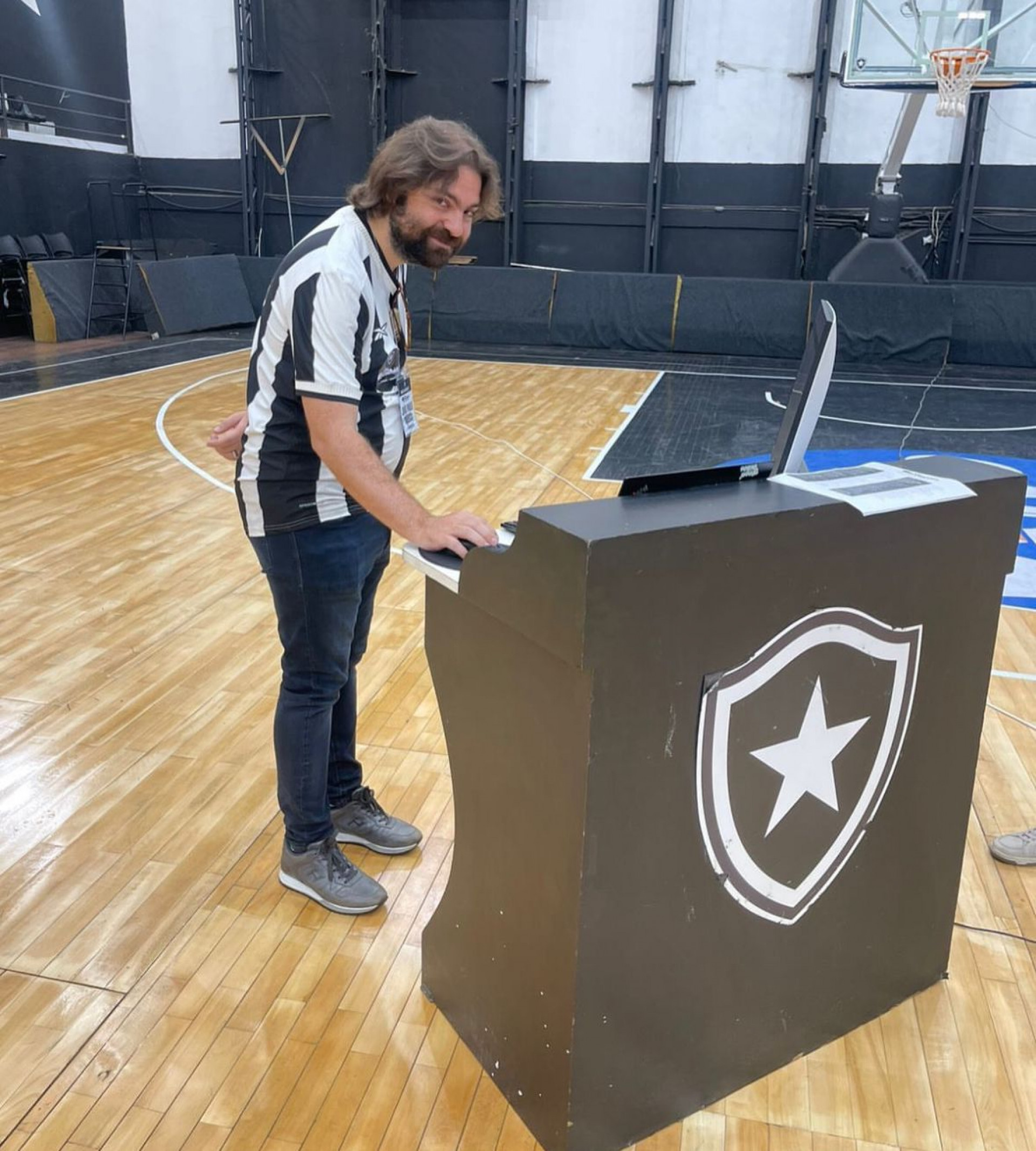 João Paulo Magalhães vota na eleição do Botafogo