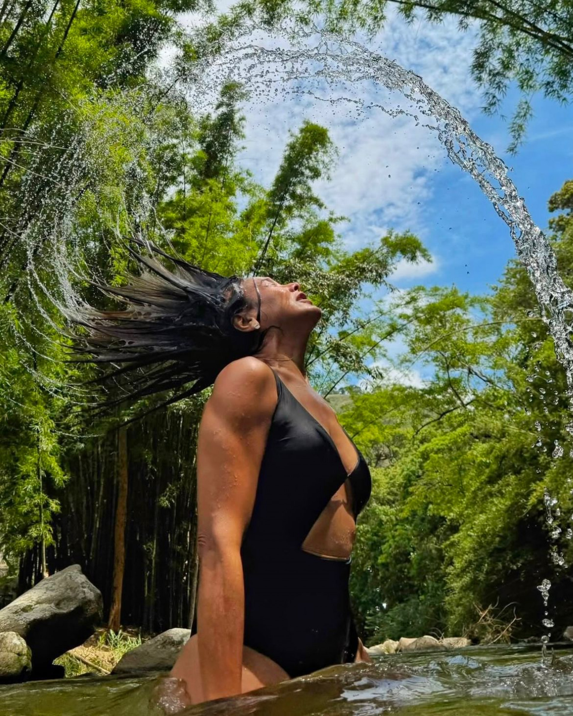 Dira Paes encanta seguidores com fotos em rio - Reprodução do Instagram