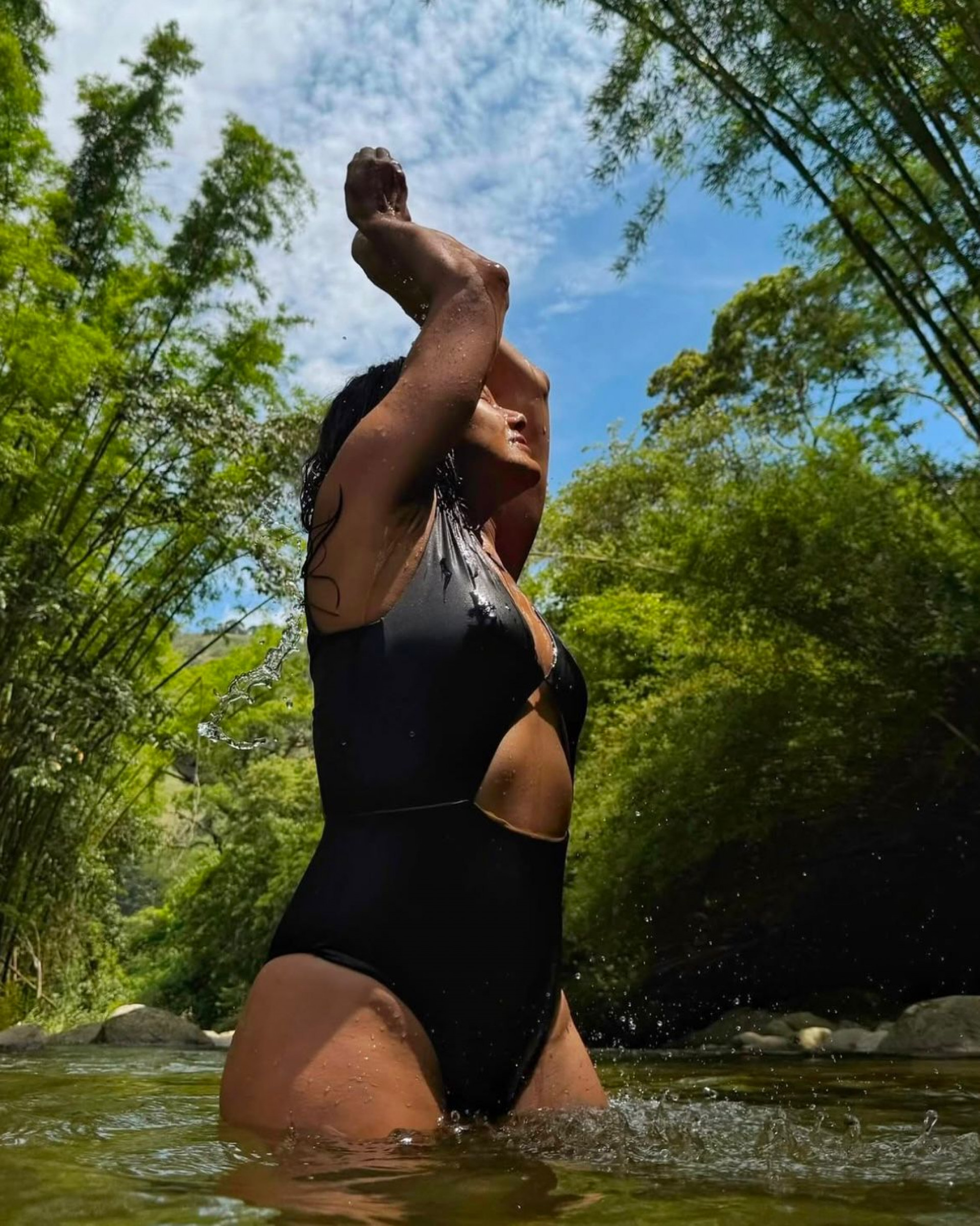 Dira Paes encanta seguidores com fotos em rio - Reprodução do Instagram