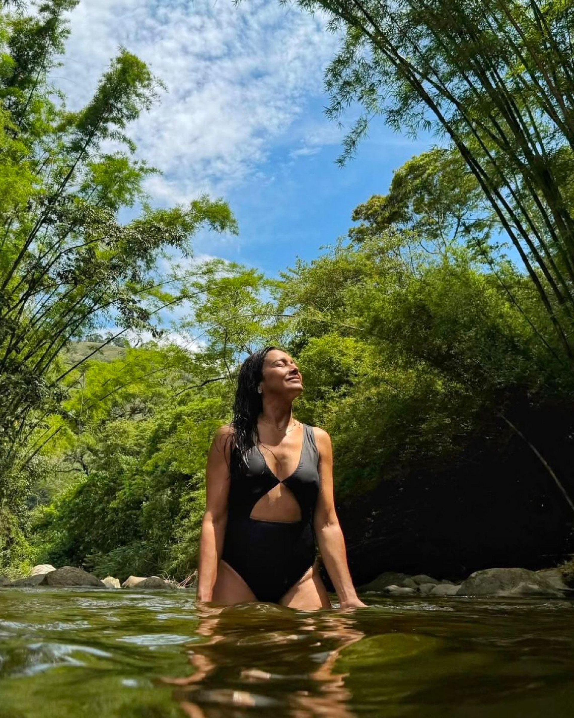 Dira Paes encanta seguidores com fotos em rio - Reprodução do Instagram