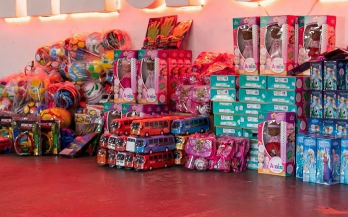 Brinquedos distribuídos na quadra do Salgueiro em 2023