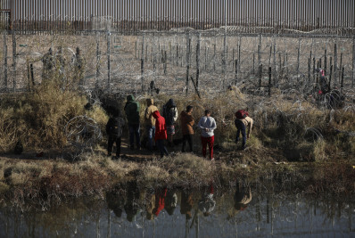 Suspeitos de tráfico de imigrantes podem ter restrições de acesso às redes sociais no Reino Unido