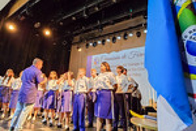 Escola Municipal Cívico-Militar forma 51 alunos