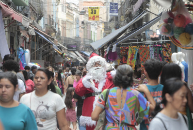 Mais da metade dos empresários pretende efetivar temporários após festas de fim de ano, diz IFec RJ