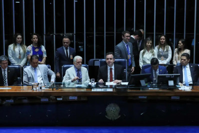 Congresso promulga emenda à Constituição para cortar gastos do governo