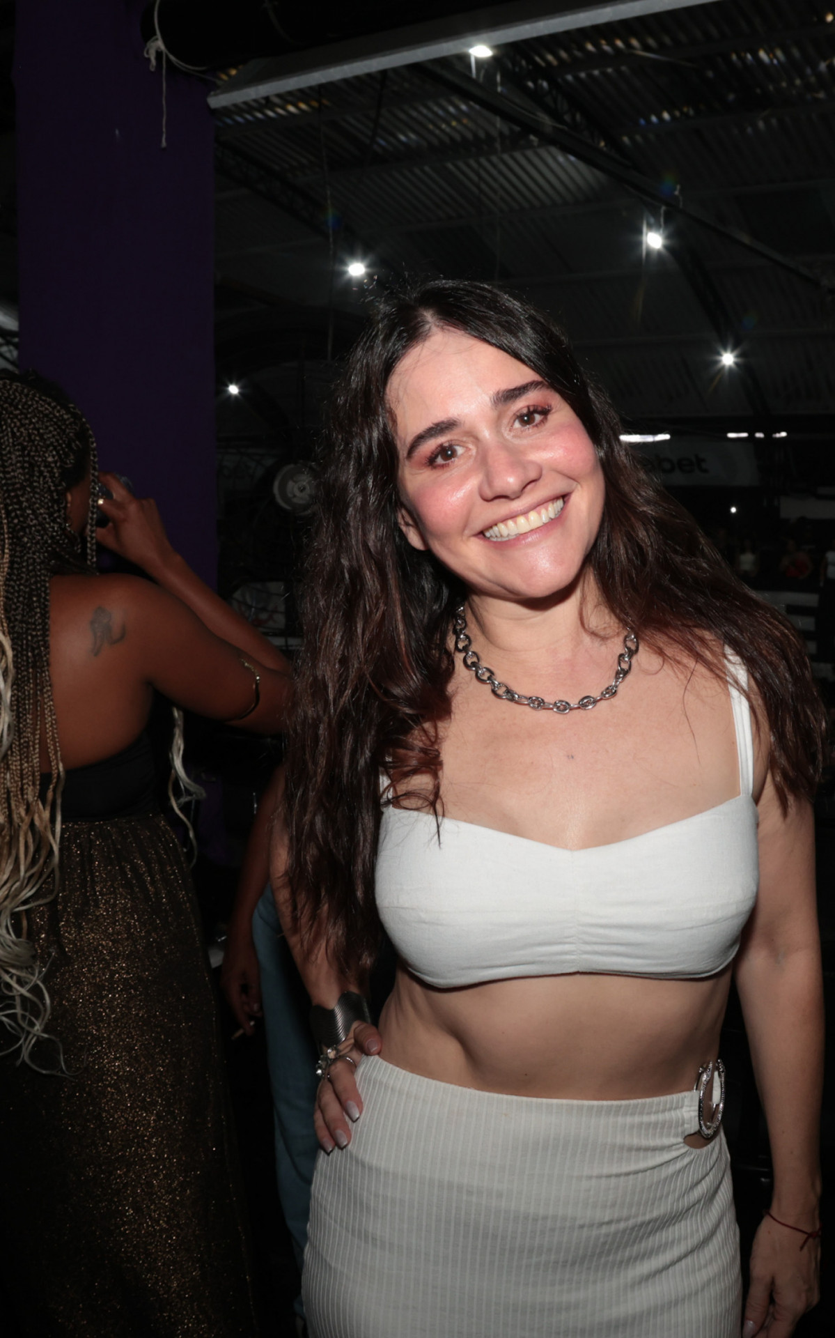 Alessandra Negrini marca presença em ensaio da Gaviões da Fiel