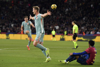 Atlético de Madrid vira sobre o Barcelona no fim e assume a ponta do Campeonato Espanhol