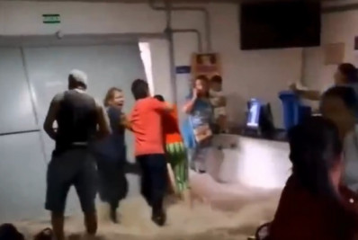 Vídeo: Unidade Básica de Saúde é 'invadida' pela forte chuva em São Paulo