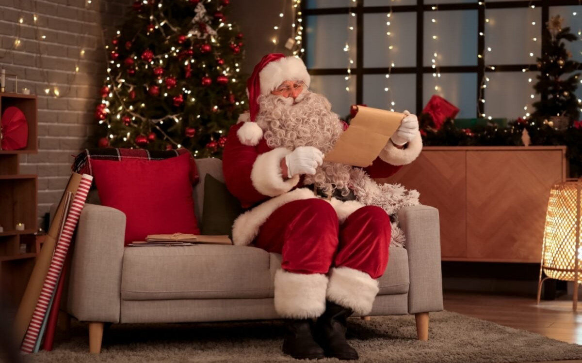 Em certos contextos, a figura do Papai Noel desafia valores ou ideologias predominantes (Imagem: Pixel-Shot | Shutterstock)