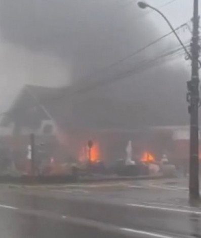 Avião de pequeno porte caiu em Gramado, na Serra Gaúcha - Reprodução/X