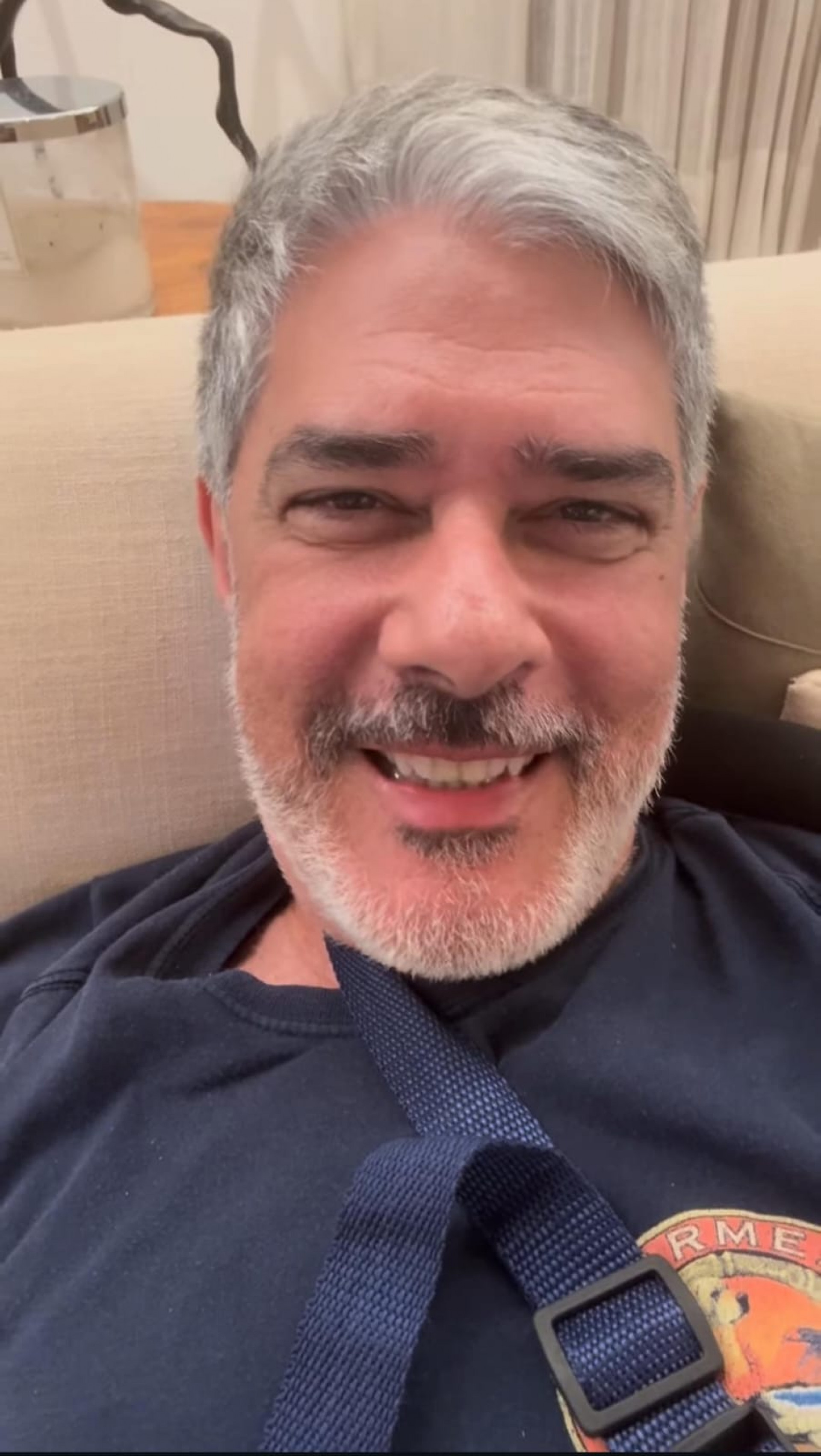 William Bonner detalha acidente que causou fratura no braço - Reprodução de vídeo / Instagram