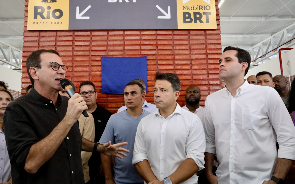 Eduardo Paes esteve presente na inauguração do Terminal Curral Falso