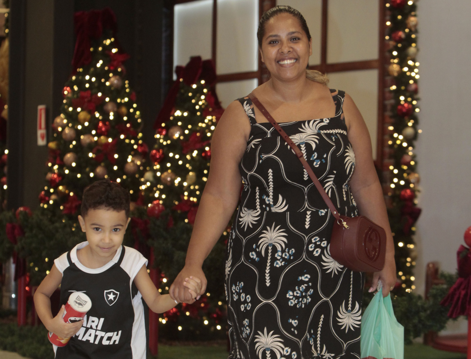 Viviane Jos&eacute;, de 36 anos, e seu filho Marcus Vin&iacute;cius, de 4 - Reginaldo Pimenta/Ag&ecirc;ncia O Dia