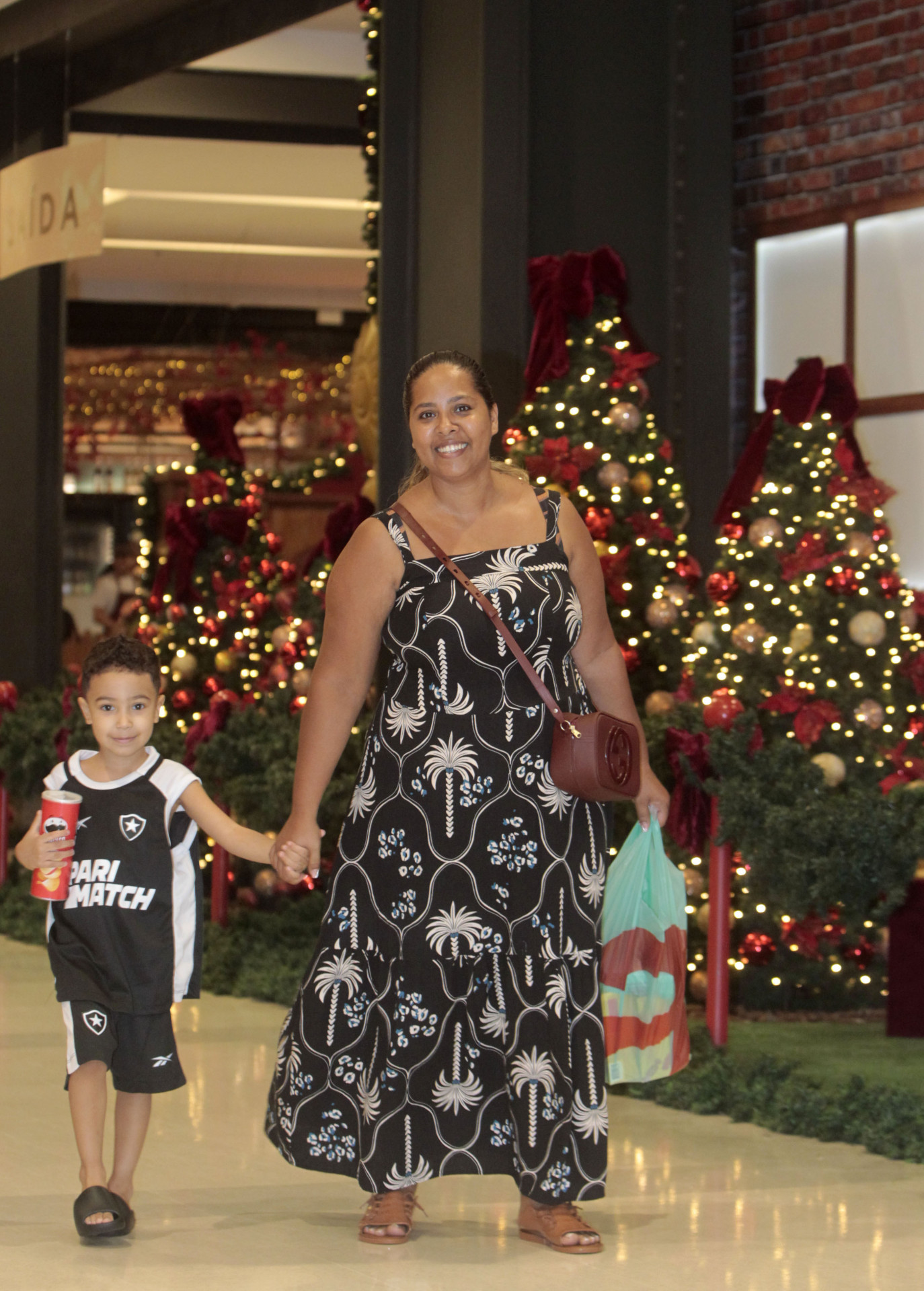 Viviane Jos&eacute;, de 36 anos, e seu filho Marcus Vin&iacute;cius, de 4 - Reginaldo Pimenta/Ag&ecirc;ncia O Dia