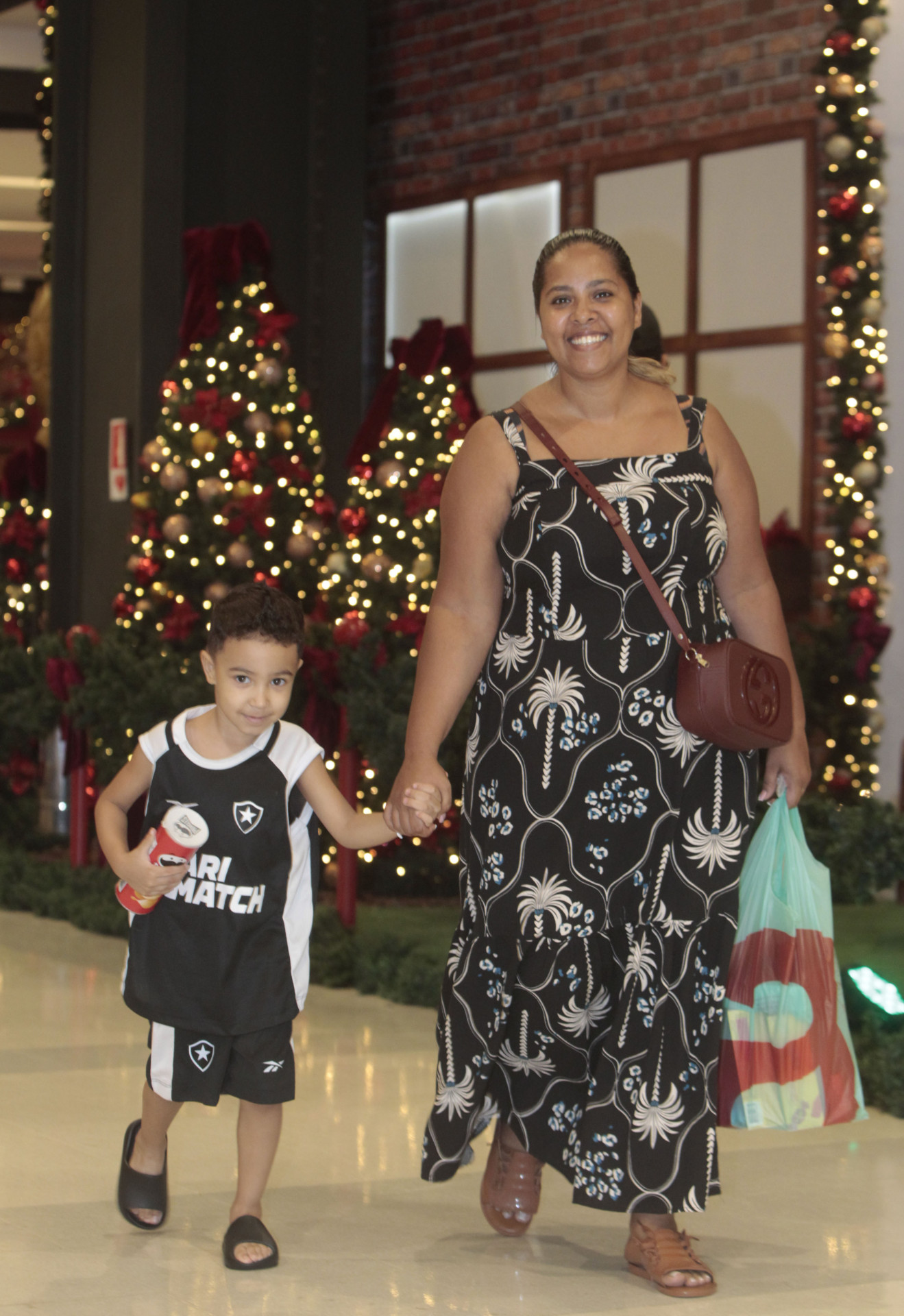 Viviane Jos&eacute;, de 36 anos, e seu filho Marcus Vin&iacute;cius, de 4 - Reginaldo Pimenta/Ag&ecirc;ncia O Dia