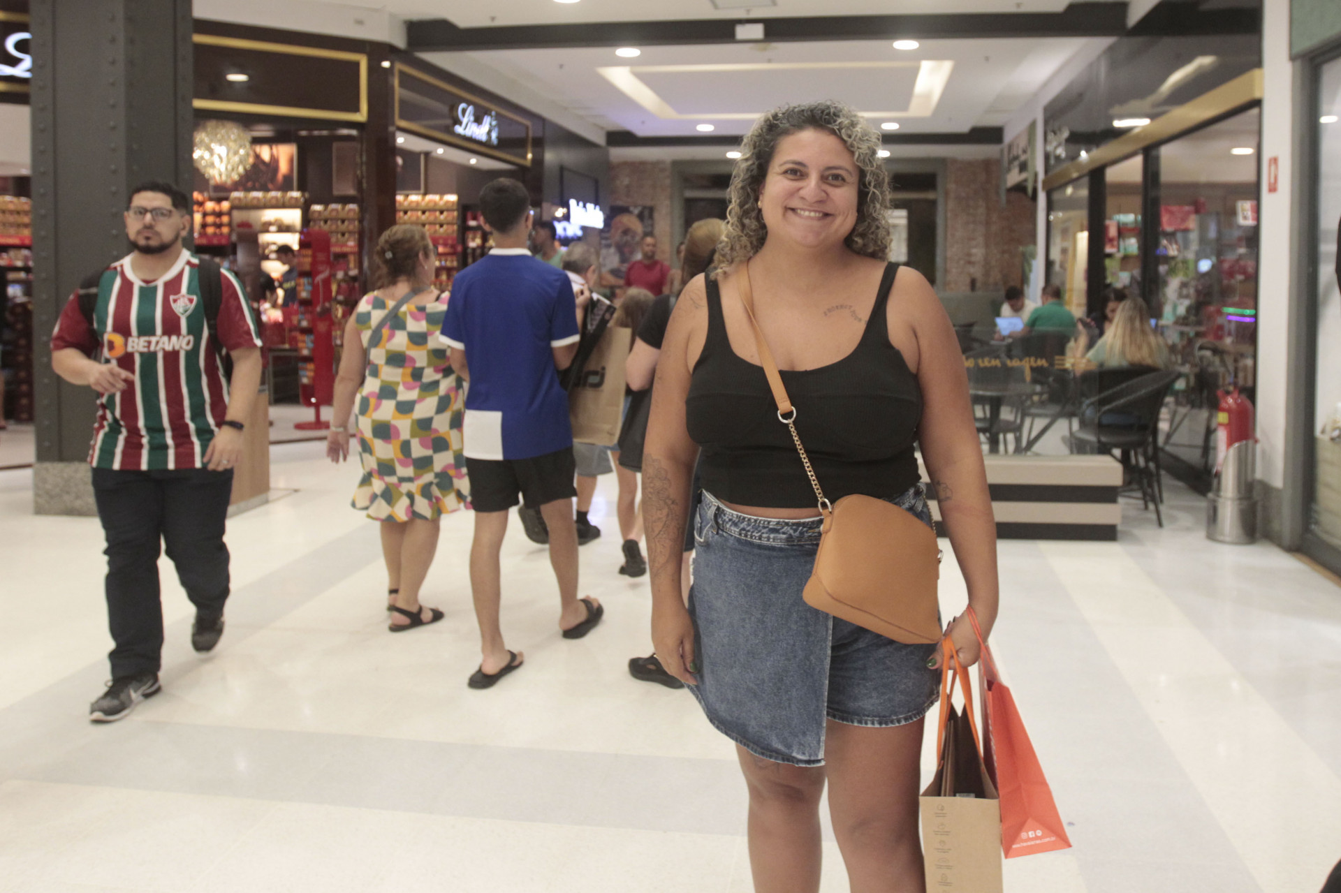 A pesquisadora qu&iacute;mica Mariana Mendes, 39, comprou presentes para o noivo, pais e sogros - Reginaldo Pimenta/Ag&ecirc;ncia O Dia