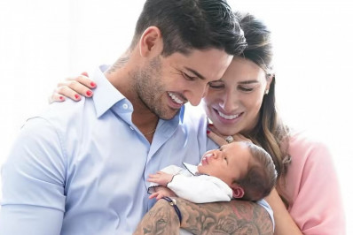 Alexandre Pato celebra aniversário de Rebeca Abravanel com foto rara do filho