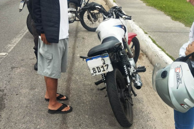 Motociclista com placa suprimida é detido em operação de trânsito na BR-101